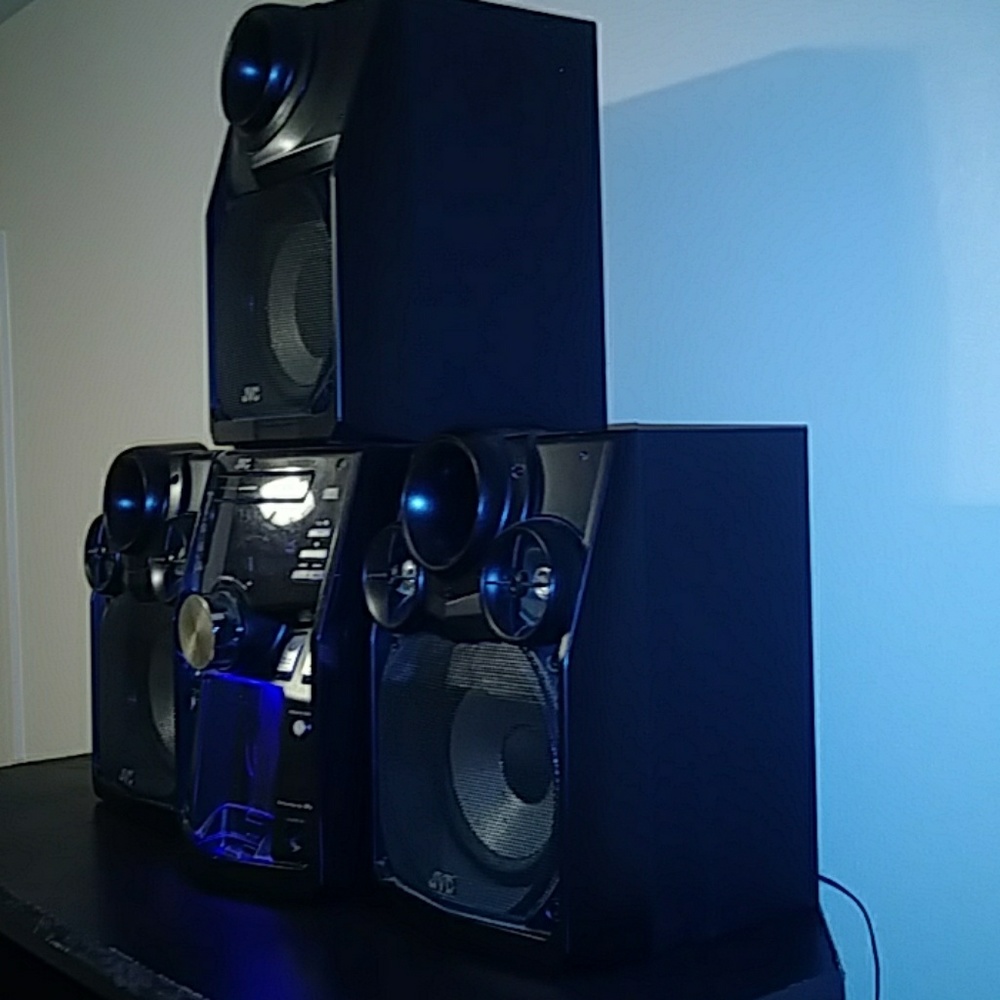 Stereo Set - Picture 2 of 3